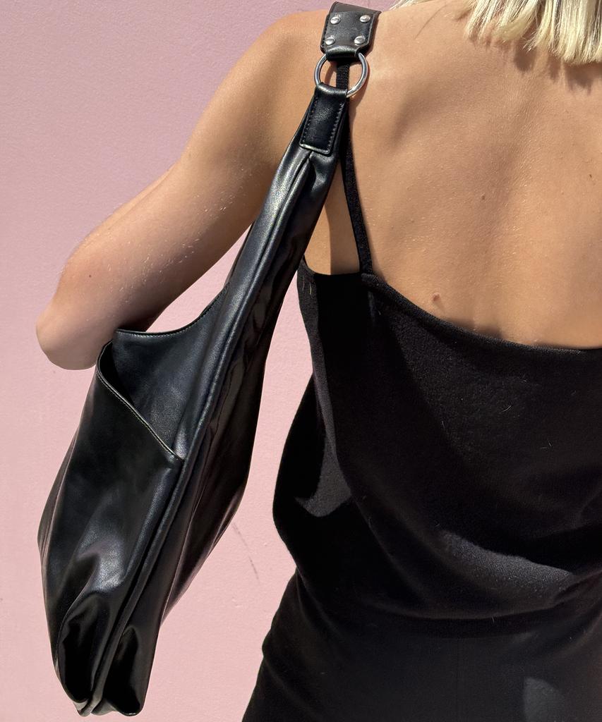 Yeomim Medium Slash Hobo Bag (Black)