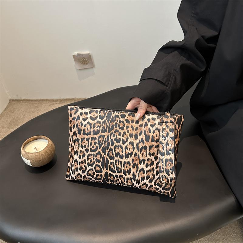 Stylish And Simple Leopard Print Clutch Bag Autumn Foreign Style High Value Rivet Small Square Bag