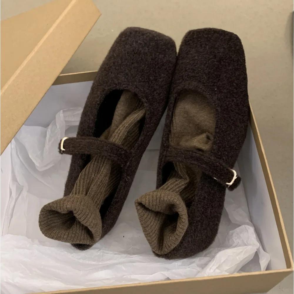 Flat Shoes for Women 2025 New Autumn and Winter French Retro Temperament Flat Bottom Hairy Shoes Women's Mary Jane Pumps Flats