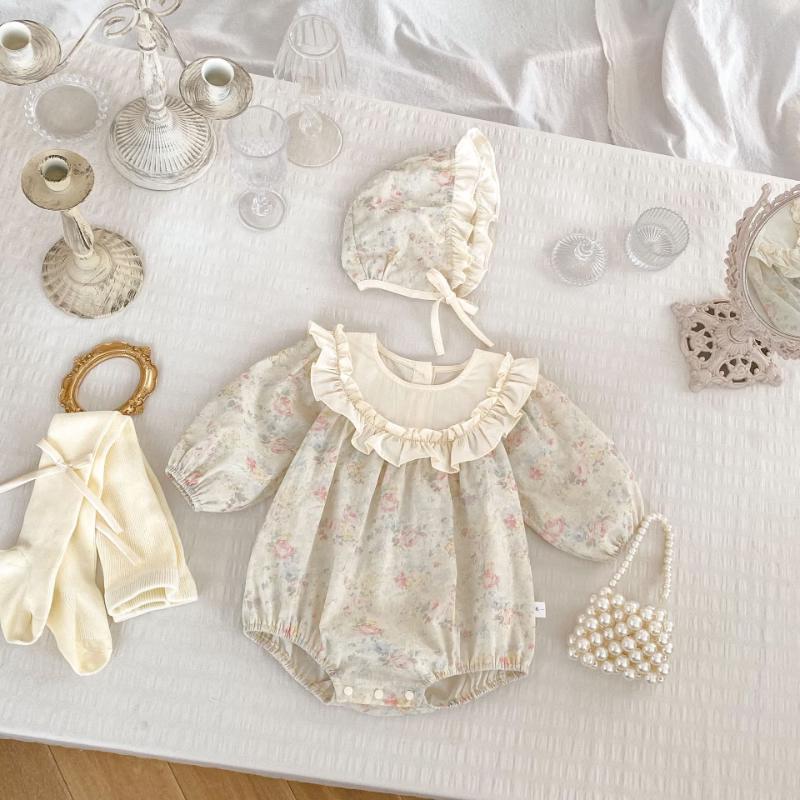 Kayoudou Retro Floral Long-Sleeve Baby Bodysuit & Hat Set