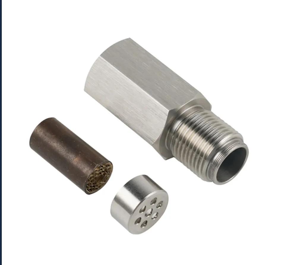 

1 шт. Адаптер датчика кислорода, обманка для лампочки Check Engine, каталитическая сетка, проставка-адаптер для датчика кислорода O2, мини-каталитический нейтрализатор серебряный