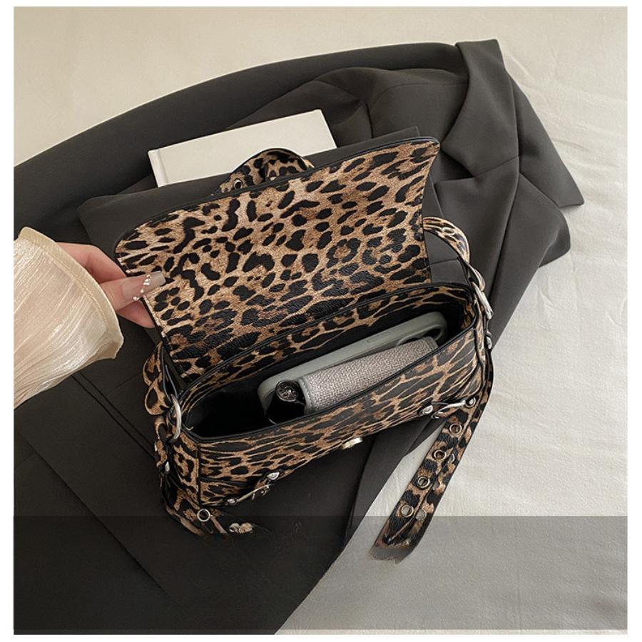 Fashion Rivet Handbag 2026 Chic Motorcycle Single Shoulder Bag Small Design Casual Minimalist Crossbody Square Bag KTB