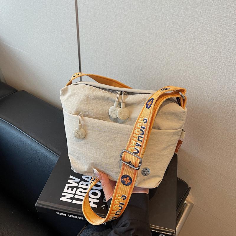 Today's Niche Popular Small Bag Women's New Summer Casual Simple Shoulder Messenger Bag Dumpling Bag