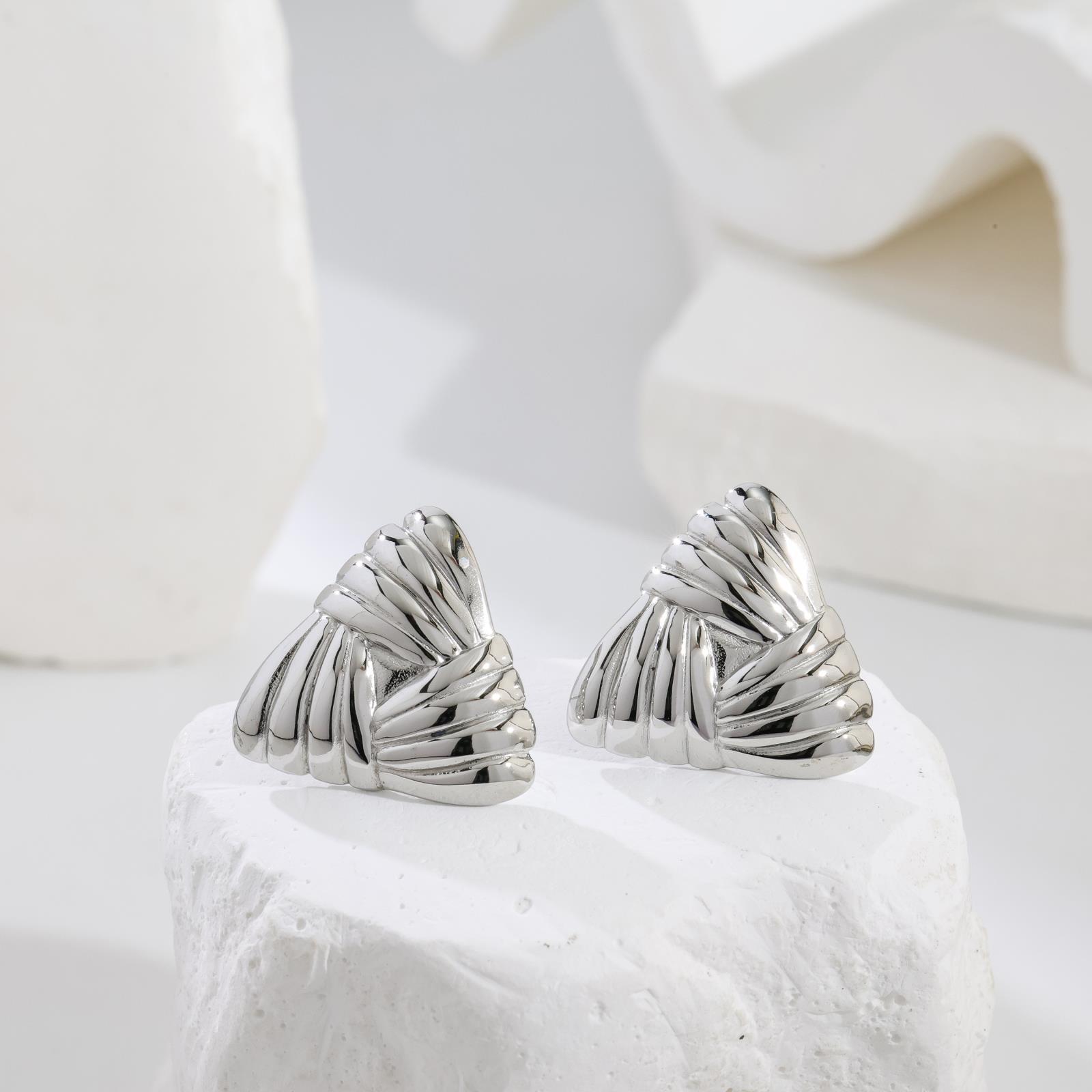 

Japan and Korea personality design zongzi stud earrings fashion temperament popular titanium steel earrings women do not fade versatile