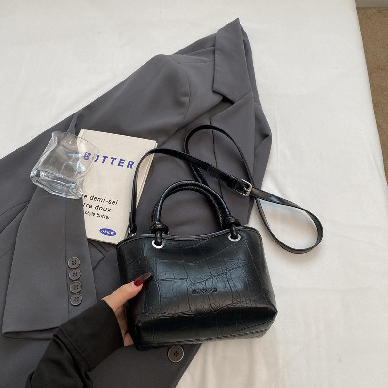 

Портативная маленькая сумка премиум-класса женская 2025 новая модная универсальная сумка через плечо простая сумка-мессенджер сумка-ведро