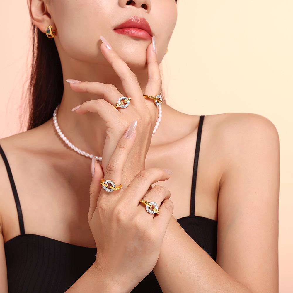 18k vergoldeter japanischer Schriftzeichen Strassring, Nischen-Cold-Style, Titanstahl für Damen