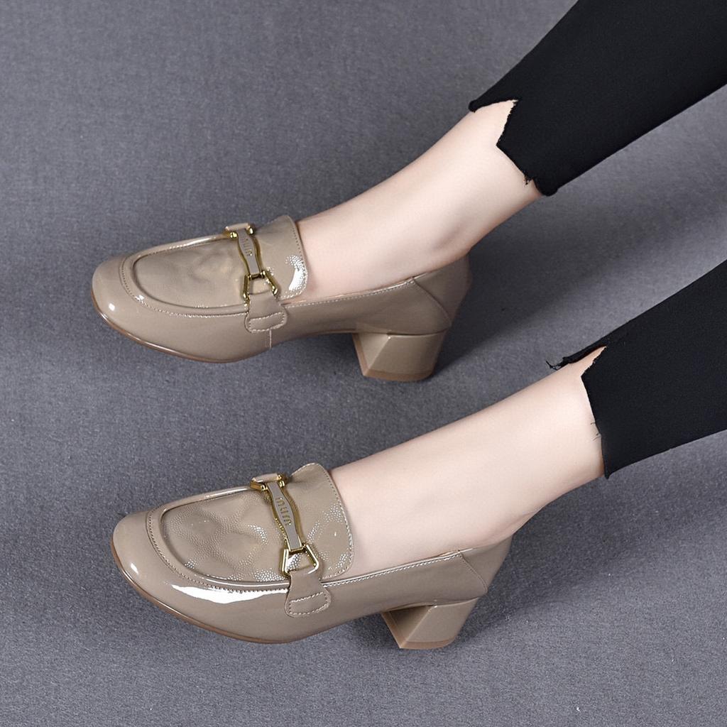 Small leather shoes women's new round head cow patent leather thick heel shallow mouth fashion shoes metal buckle medium heel women's single shoes