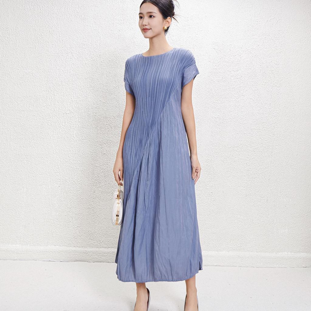 Miyake Summer Sleeveless Pleated A-Line Dress with a Waist-Cinching Round Neck Design
