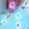12 Stück Sicher für Kinder Wasseraktivierte leuchtende Bade-Eisblöcke mit Cartoon-Motiven für Badespaß zu Hause und am Pool im Urlaub