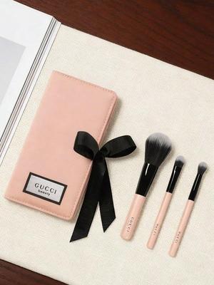 Krásná 3dílná sada štětců na make-up s pouzdrem
