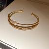 Bracciale con Fibbia a Ferro di Cavallo in Zirconia Placcato Oro - Accessorio di Lusso Chic e Versatile
