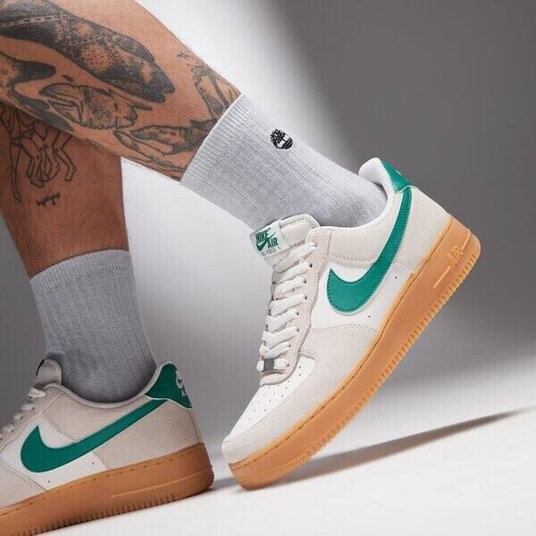Кроссовки Nike Air Force 1 '07 LV8 phantom/gum yellow/summit white/malachite