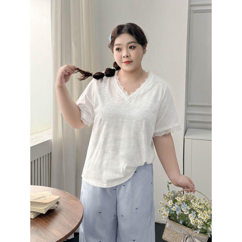 Plus size women clothing [Romance and Softness] Lace Stitching V-neck Jacquard T-shirt Summer Chubby Girl Loose Short sleeve Top