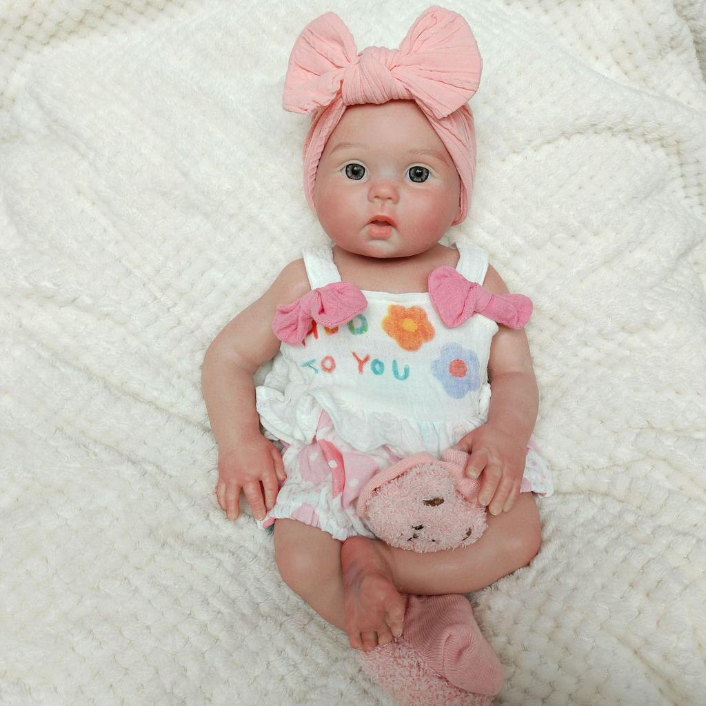 45CM Realistic Soft Silicone Reborn Infant Doll - Perfect Gift or Role-Playing Toy