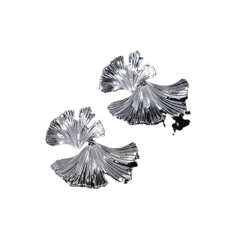 Ginkgos Leaf Design Alloy Earrings Smooth Surfaces Unique Accessory Casual Formal Earrings Suitable for Fashion Women