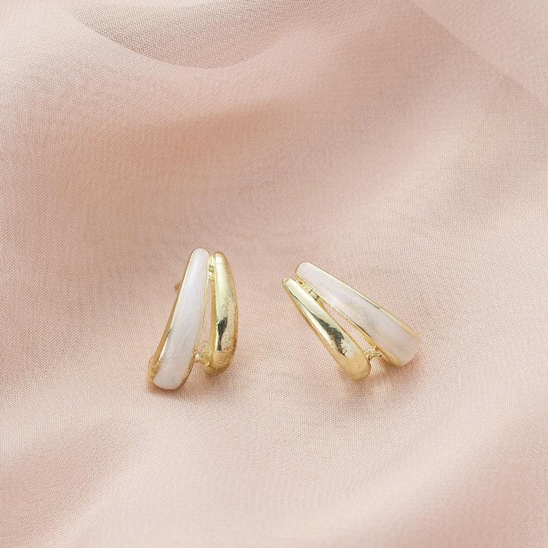 Korean version of C-ring stud earrings cold wind hollow earrings literary and creative earrings wholesale