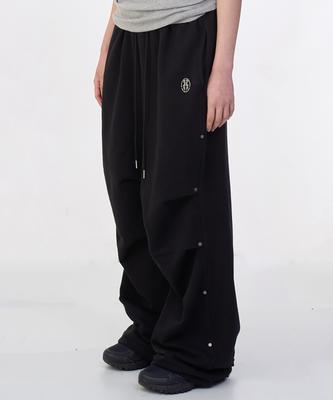 D.XO.H Spring/Summer Side Rivet Thunder Logo Parachute Sweatpants Black