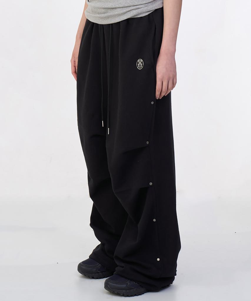 D.XO.H Spring/Summer Side Rivet Thunder Logo Parachute Sweatpants Black