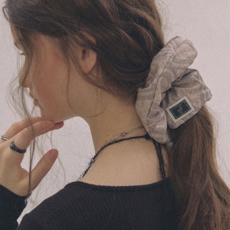 

nff belle scrunchie big-beige ONE