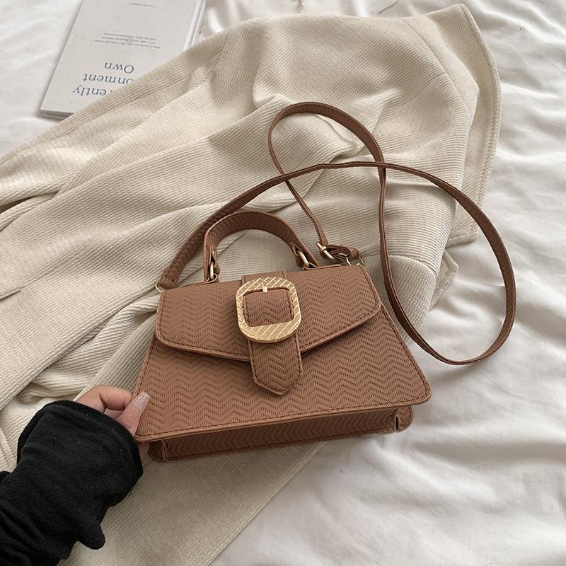 

Нишевый дизайн сумка с ромбовидной прострочкой женская 2025 осень и зима новая высококачественная портативная на плечо через плечо маленькая квадратная сумка коричневый