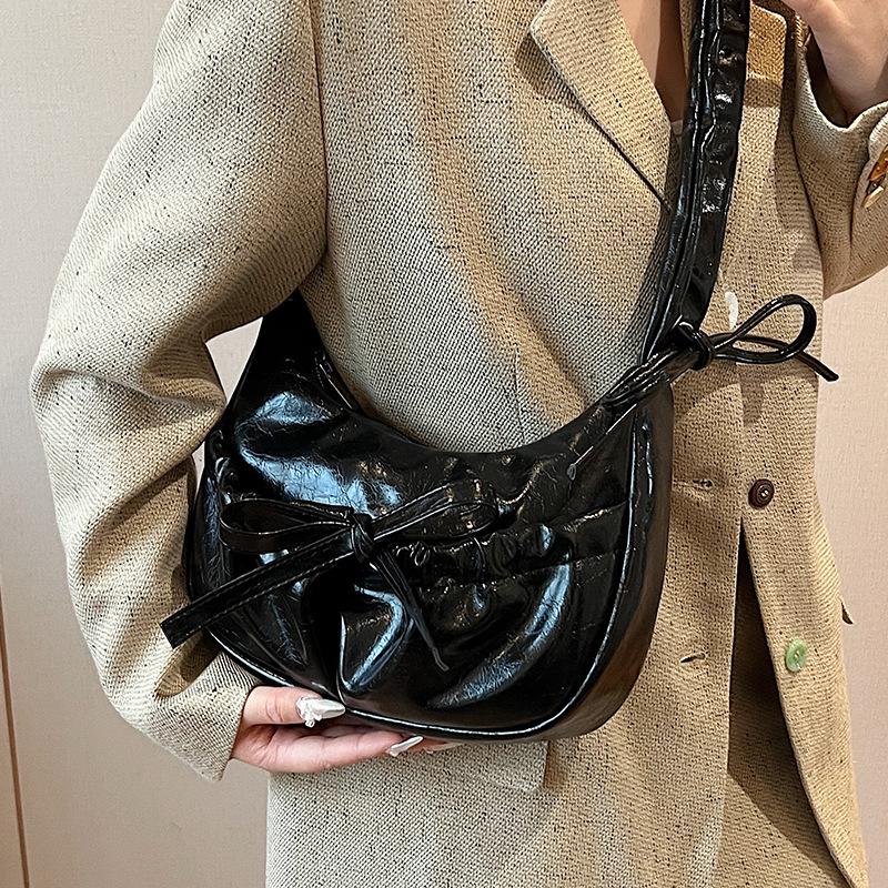 This Year, the Korean Version of the Popular Personalized Pleated Armpit Bag Women's Fashion Versatile High Sense Commuting Casual Shoulder Messenger