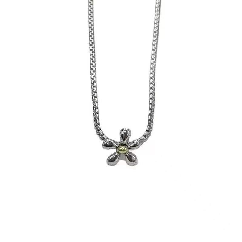 

Early spring new silver flower pendant snake bone chain necklace niche personality choker girl temperament collarbone chain woman
