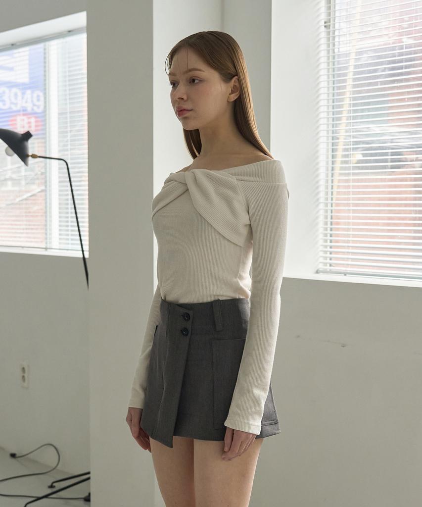 5OML Twisted Off-Shoulder Long Sleeve (Ivory)