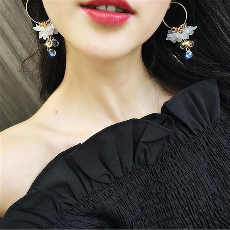 Korean Fashion Zircon White Flower Drop Earrings For Women Jewelry 2025 Trending New Sweet Women's Flowers Earrings Z40
