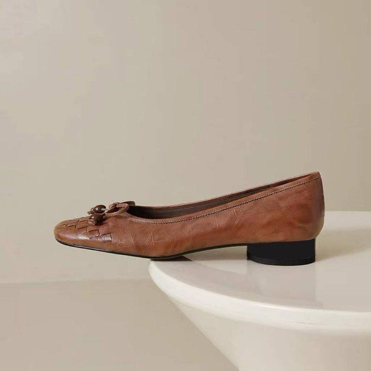 Französische Schleife Einzelne Schuhe Herbst Flacher Mund Quadratischer Kopf Neue Damenschuhe Retro Niedriger Absatz Lederschuhe
