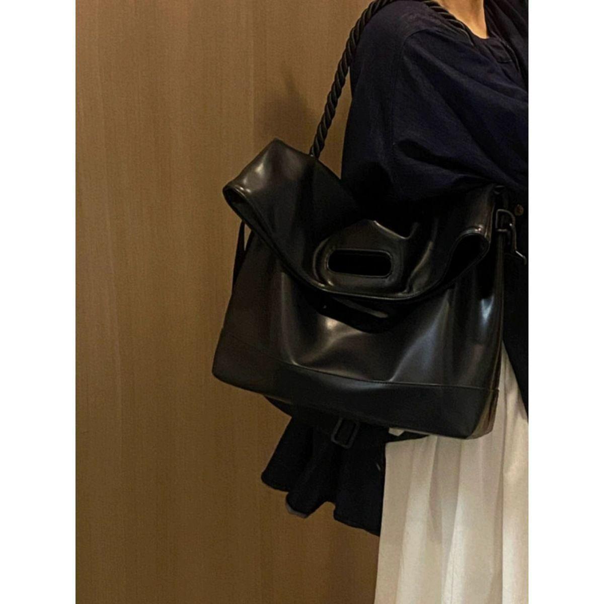 

Brown soft leather large-capacity tote bag women s new commuter simple large bag student class shoulder messenger bag 35*45*27 чёрный