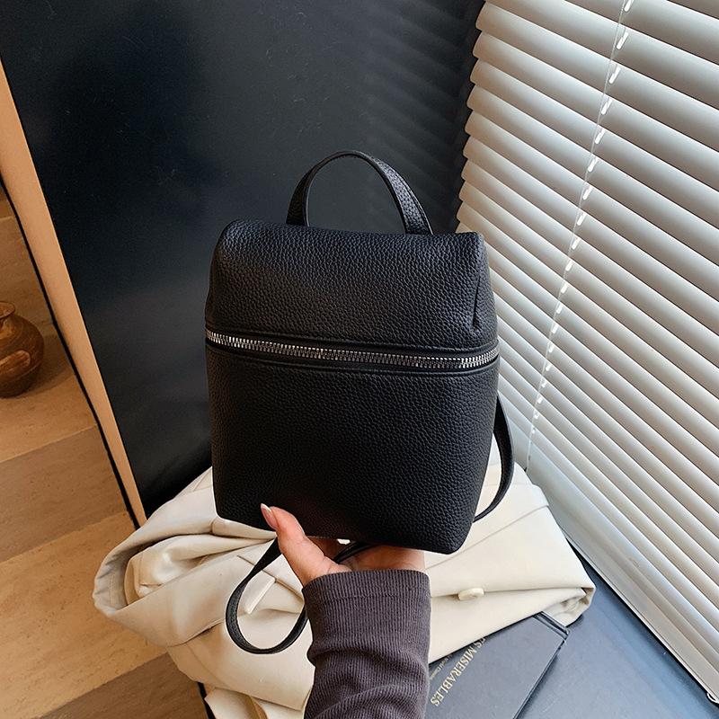 

Versatile simple messenger bag women s 2025 new fashionable lychee pattern small square bag high-end mobile phone bag 16*7*19