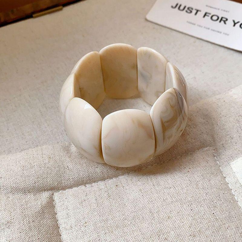 Acrylic Ombre Rectangle Bracelet: Retro Vacation Style, Fashionable, High-End Hand Jewelry.