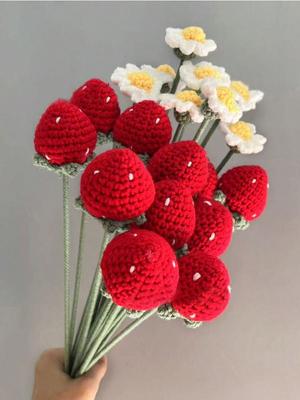 6 Stück Häkelblumenstrauß, handgestrickter Erdbeerstrauß, künstliche Wollblumen für Valentinstag, Muttertag, Geburtstag, Hochzeit, Heimdekoration