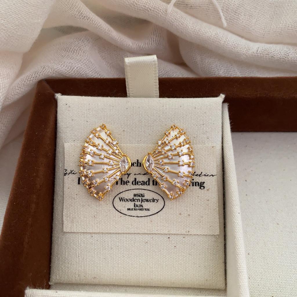 Leichter Luxus Schwerindustrie Diamantbesetzte Diamantförmige Spleiß-Steckohrringe Für Damen, Einzigartiges Designgefühl, Modische Eleganz, High-End