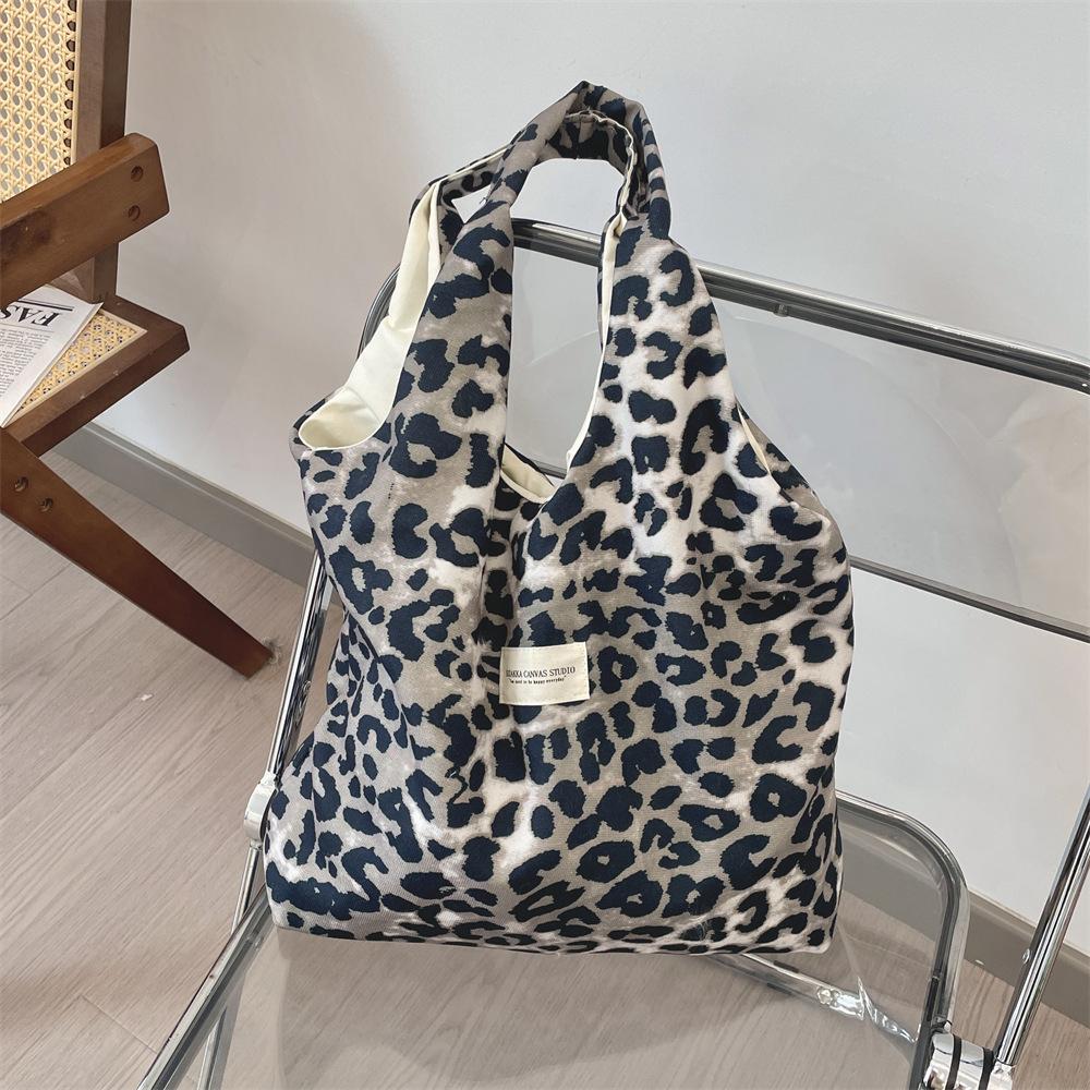 

Retro leopard print literary shoulder bag simple large capacity leisure work commuting class vest bag