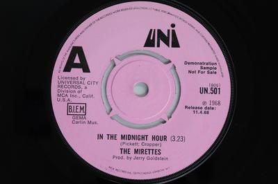 7inch Record MIRETTES - In The Midnight Hour / To Love Some UN501 UNI Records 1968 UK Soul/Funk Used