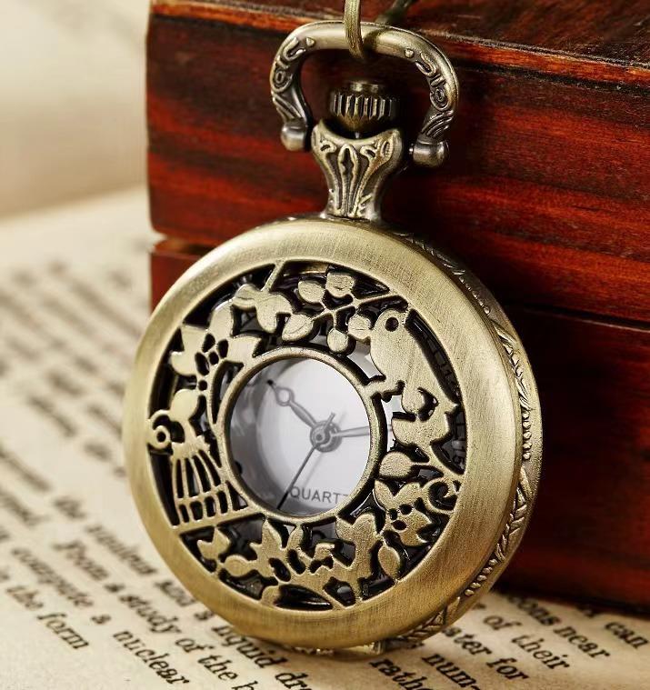 Vintage Pocket Watch Collection Triangular Quartz Universal Casual Vintage Pendant Pocket Watch