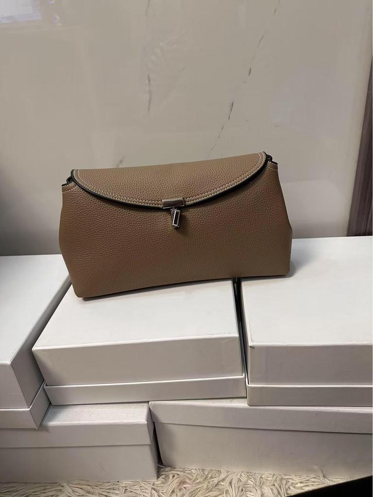 TOTEME Polštářová taška: Pravá kůže, Všestranná módní taška přes rameno, Lehký luxus, Dvouvrstvá dámská kabelka z hovězí kůže.