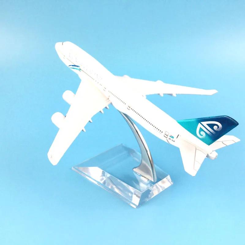 B747 Air New Zealand Airlines 1/400 Scale Model 747 Passenger Aircraft 16cm Model Alloy Model Decoration Display Home Ornament