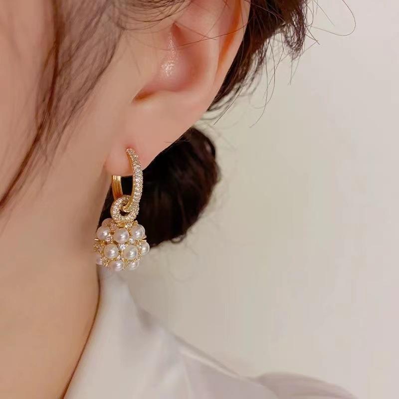 Sweet Temperament Pearl Hydrangea Circle Earrings Simple Earrings Micro-inlaid Zircon Fashion Versatile Earrings