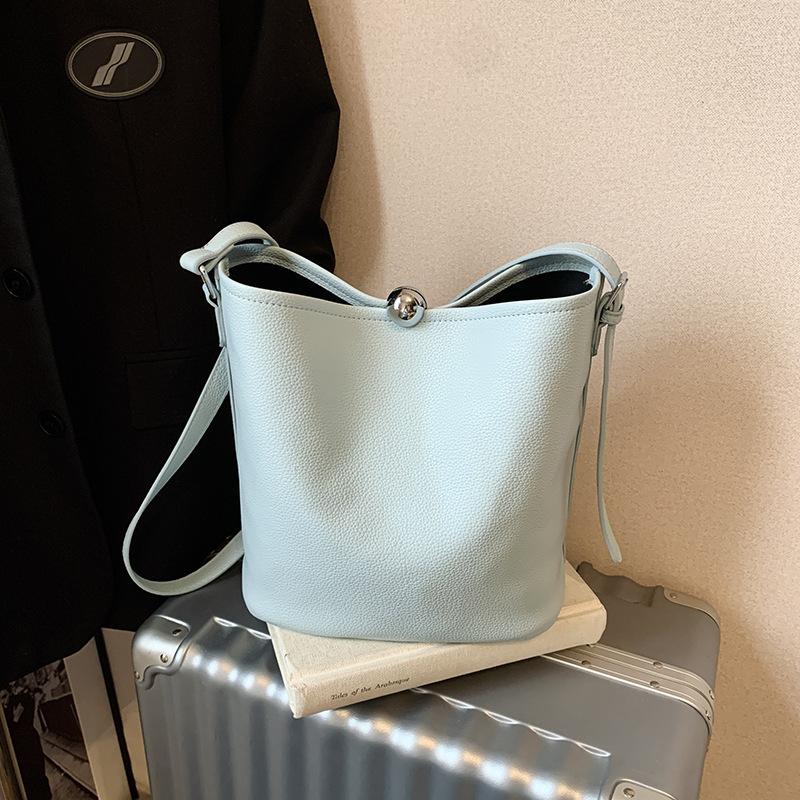 Bucket Bag Women's New Large-capacity Commuter Fashion Shoulder Bag