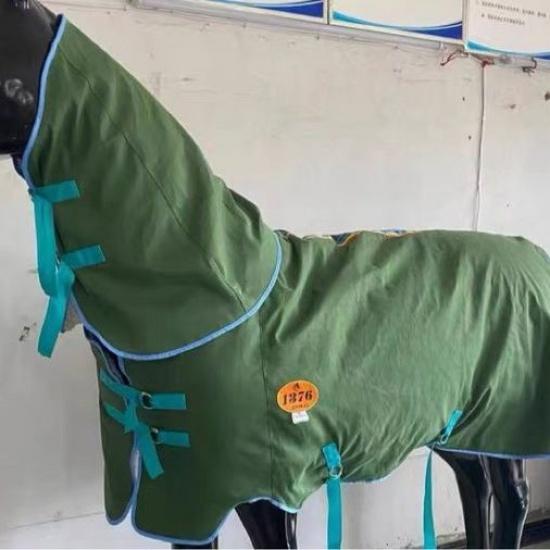 Cheap Horse Supplies Horse Harness Spot Winter Horsecloth with Neck and