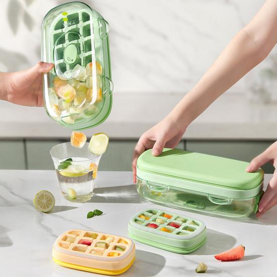 Forma na ledové kostky Láhev na vodu 2 v 1 Roztomilý design medvídka Lis na ledové kostky s nulovým dotykem Podnos na ledové kostky s víkem Přenosná mrazicí láhev na ledový nápoj pro cestování a rodinu