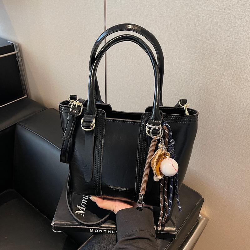 Premium Retro Handbag Women's New Niche Fashion Shoulder Messenger Bag Casual Commuter Bag