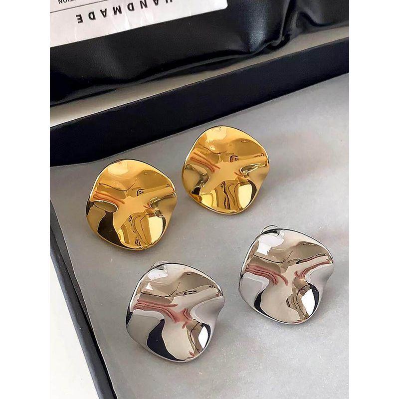 Glossy Metal Curved Disc Earrings 2026 New Popular European and American Style Earrings Light Luxury High-End Minimalist Style Ear Studs