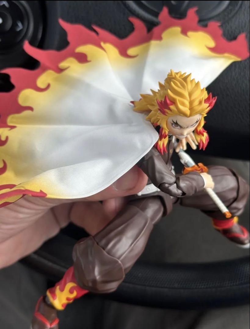 

[USED] SHFiguarts Demon Slayer: Kimetsu no Yaiba Rengoku Kyojuro with fabric haori