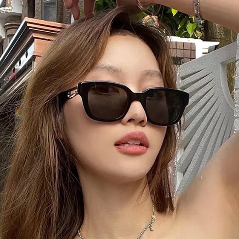 2022 Retro European & American Blue Transparent Hook Style Sunglasses for Women