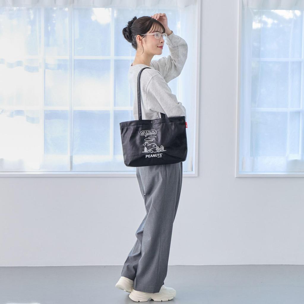 Rootote Snoopy Embroidered Horizontal Shoulder Tote Bag, Lightweight, IP A4 Size, Archacle Wide, Metallic, Peanuts-0Q 8445 (01 Black)