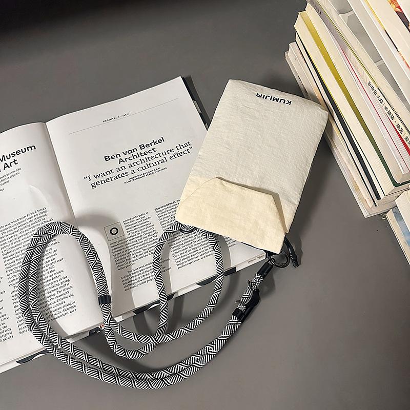 Personal mobile phone messenger bag trendy fashion 2025 summer new tooling style Japanese small bag casual shoulder card bag