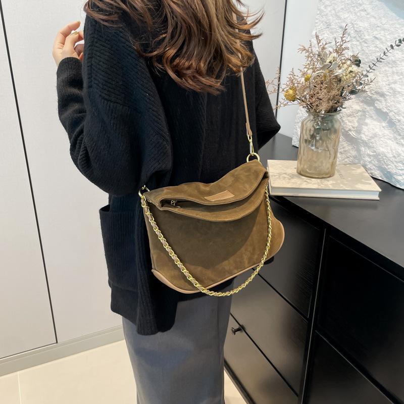 Design Chain Retro Messenger Bag Bag Women'S Matte Premium Texture Shoulder Armpit Bag